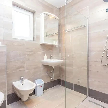 4 Bedroom Lovely In Tatil Evi Bribir (Primorje-Gorski Kotar)