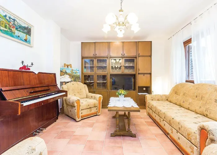 4 Bedroom Lovely In