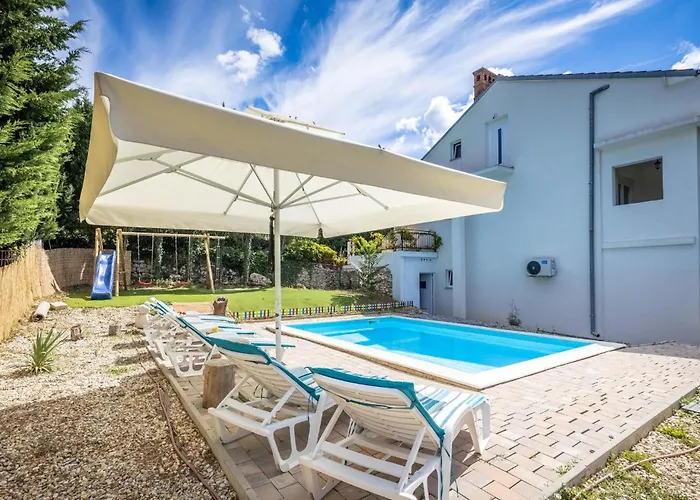 4 Bedroom Lovely In Feriehus