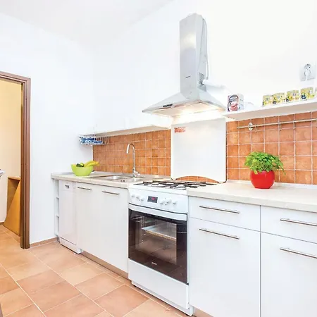 4 Bedroom Lovely In 別荘 ブリビル