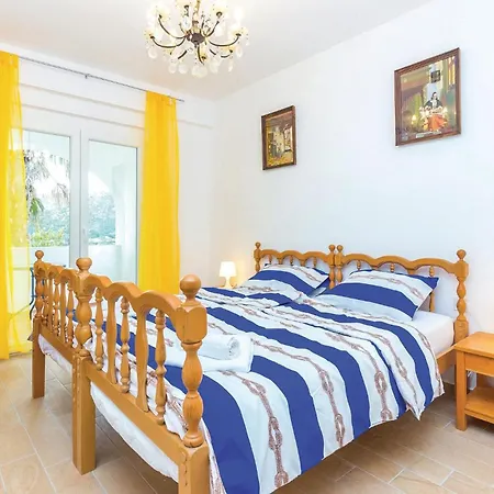 4 Bedroom Lovely In 別荘 ブリビル