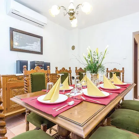 4 Bedroom Lovely In 別荘