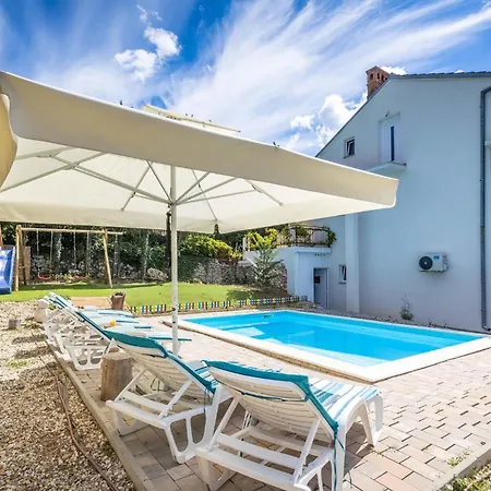 4 Bedroom Lovely In 別荘