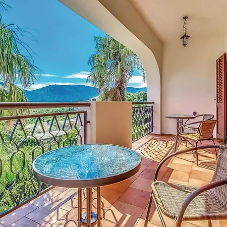 4 Bedroom Lovely In 別荘