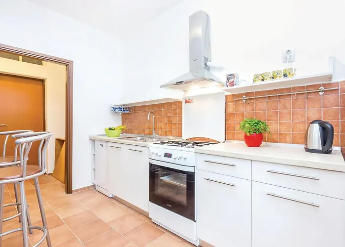 4 Bedroom Lovely In 度假居 布里比尔