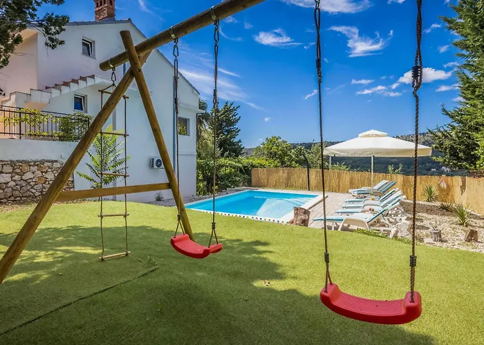 4 Bedroom Lovely In 度假居