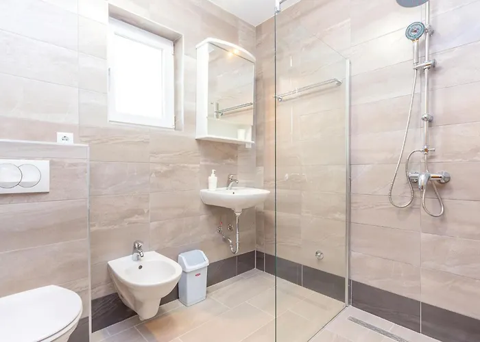4 Bedroom Lovely In 度假居 布里比尔