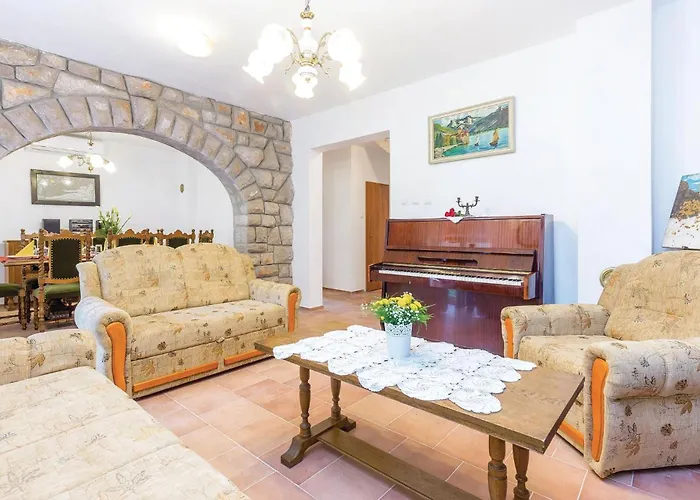 4 Bedroom Lovely In 度假居 布里比尔