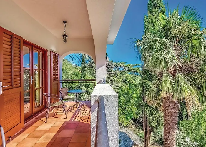 4 Bedroom Lovely In * 布里比尔