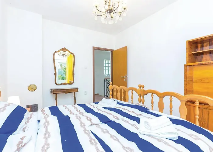 4 Bedroom Lovely In 度假居 *